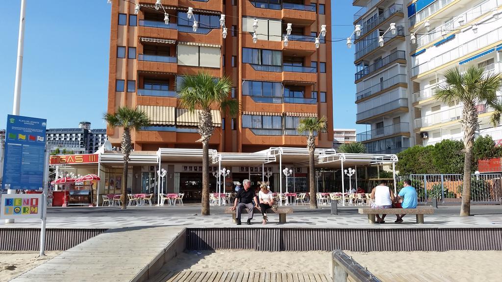 Apartamentos Don Vicente Бенидорм Стая снимка